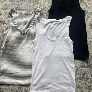 Old Navy Black Sleeveless Tops (3)